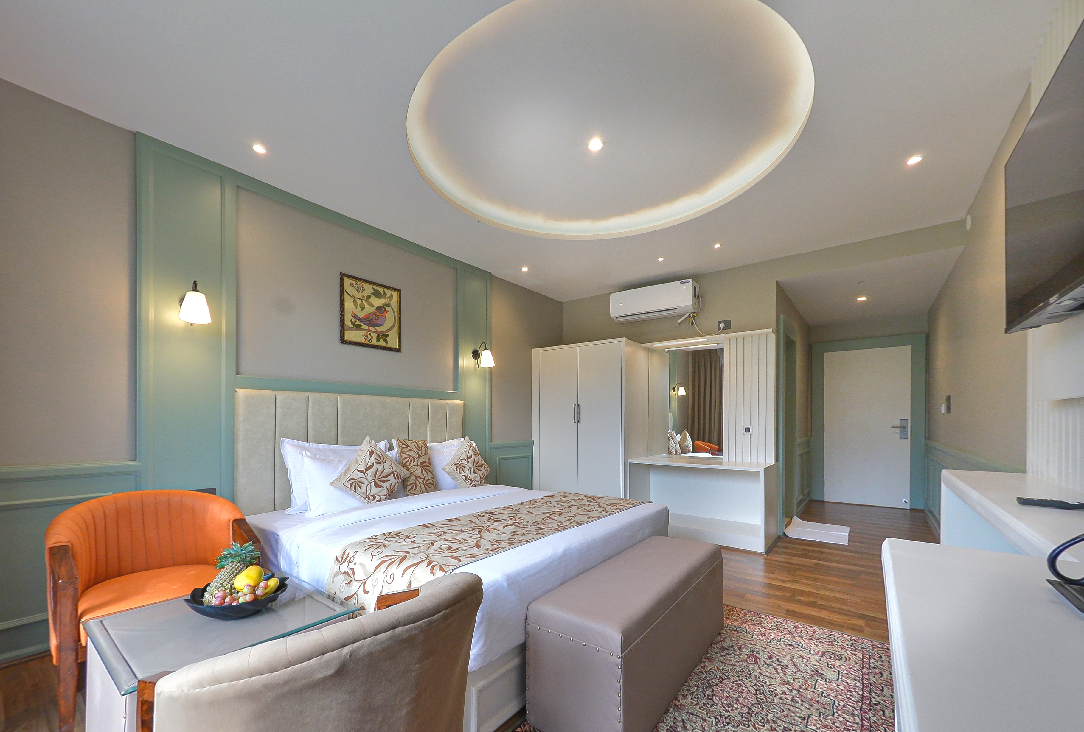 Deluxe room — valley view