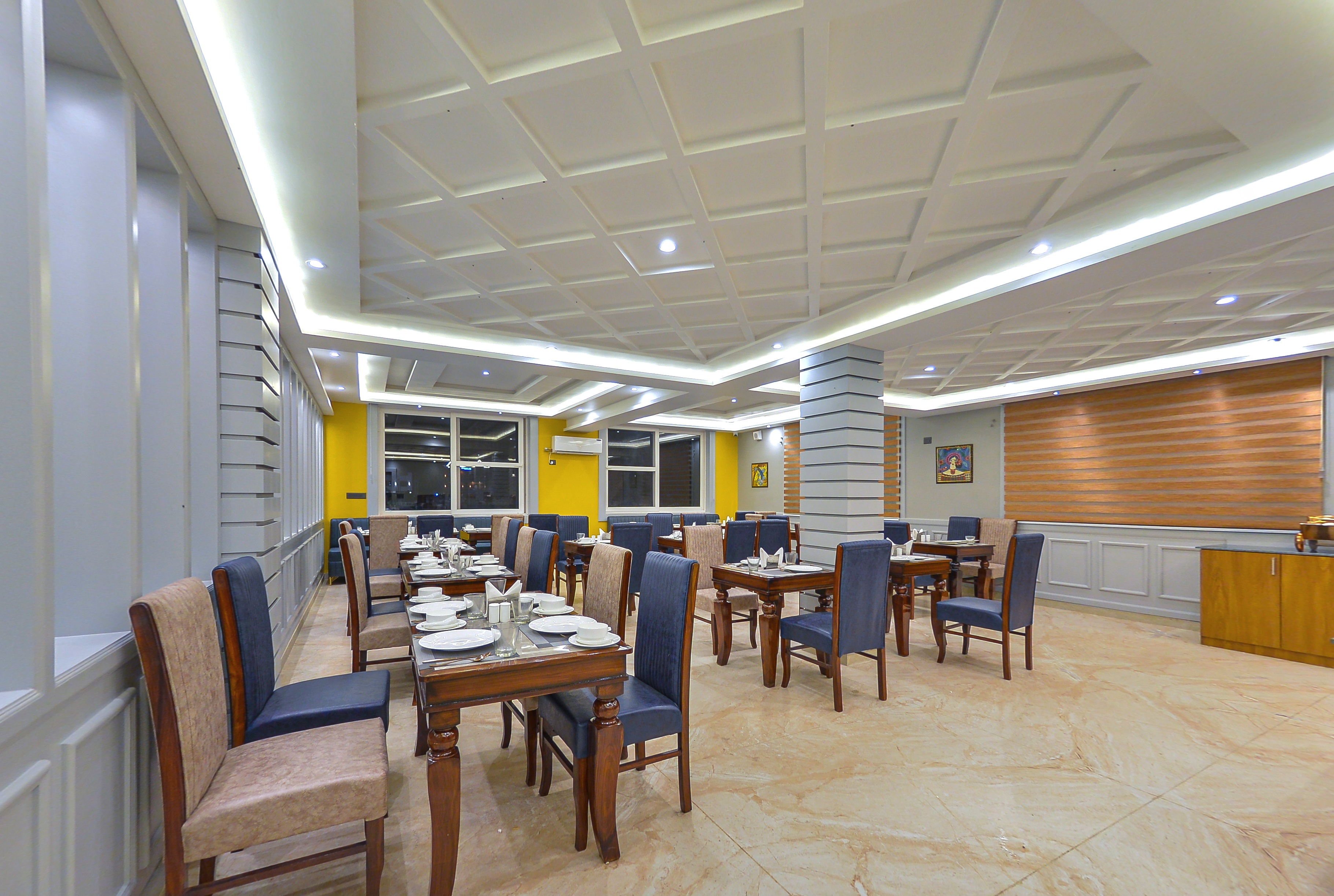 Dining setting